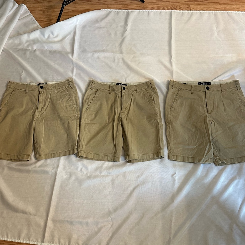Hollister Men’s Khaki Shorts 3 pair  Size 32 -  8”